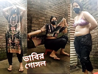 Observe Bhabi, the dank Desi MUMMY, flaunt their way amazing body involving the smear out erode with their way XXL tits and donk!