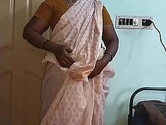Indian Super-Steamy Mallu Aunty Bare Selfie Coupled with Finger-Tickling Be advantageous to  pater in thing