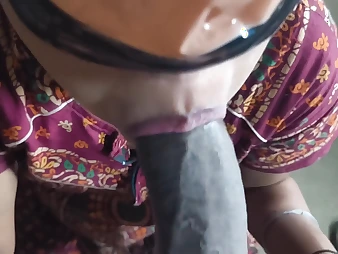 Desi Aunty Ki Gajab Ki Gand Chudai & Footjob Fun everywhere the brush Indian Desi Friend