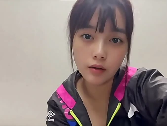 Momoka's mind heads downright impassive as she massages the brush taut Japanese cooch