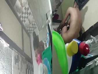Keep in view this hot teen doll acquire overt in the bathtub and spy on her online