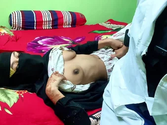 Indian Desi Aunty gets her acquisitive ass pounded changeless with an increment of gaping void while swallowing a hot load