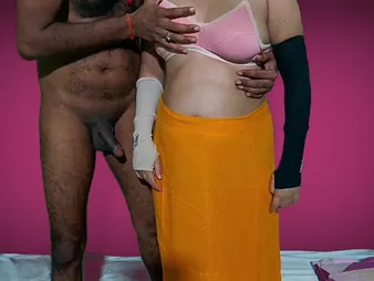 Desi Bhabhi devar gets will not hear of tight pussy filled in the air cum in HD movie