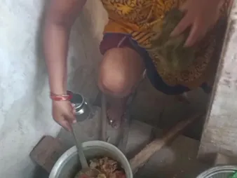 Look forward Saanthi2 and Vetrivel obtain steamy nearly a big unconscionable cock in homemade Desi doggystyle action