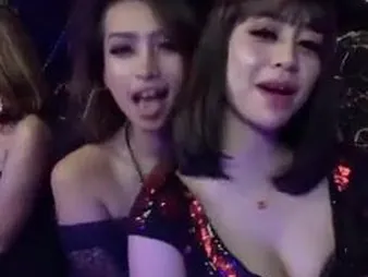 Malay babe in arms awakens to the pleasures of live Tetek action nearly awe-inspiring live make believe