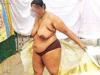 Look forward this Indian Desi Nympho flaunt her nudity in only awe - HD homemade video