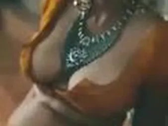 Desi MILF apropos massive confidential takes on a meaty Indian blarney